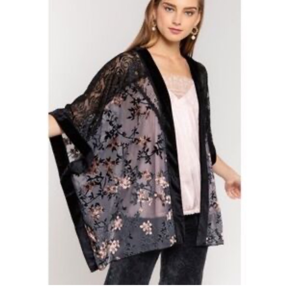 POL M Black Lace floral  Cardigan/ kimono